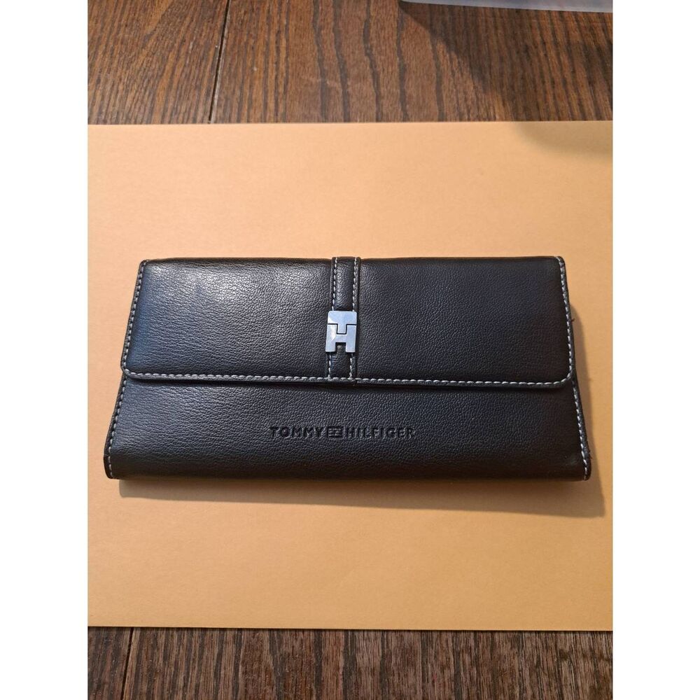 Tommy Hilfiger Black Wallet Red Lining Silver Emblem Vintage Style